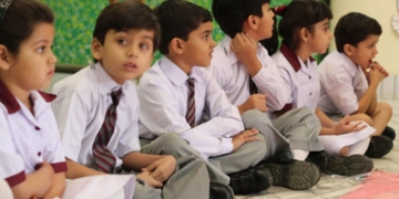 پاکستان میں6 ماہ بعد تعلیمی ادارے کھل گئے۔