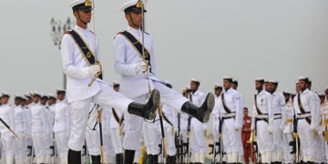 ملک بھر میں آج یوم بحریہ جوش و جذبے سے منایا جا رہا ہے۔