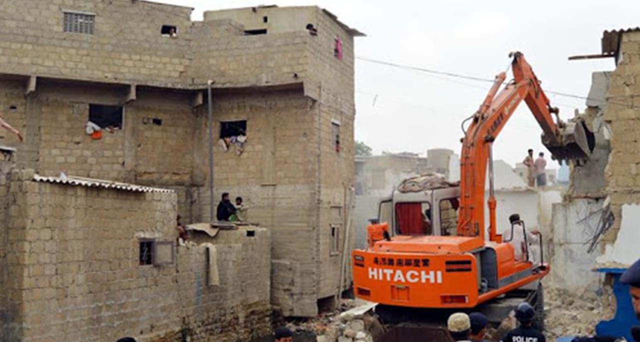 کراچی: گجر نالے کی صفائی کا دوسرا مرحلہ شروع، عوام کا احتجاج