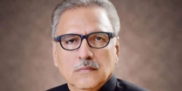 صدر نے سینیٹ انتخابات اوپن بیلٹ یا شو آف ہینڈ ریفرنس پر دستخط کردیئے۔
