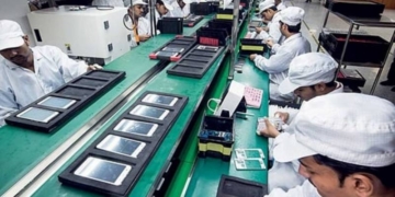 پاکستان میں تیار ہونے والے موبائل فونز پرعائدٹیکس ختم۔