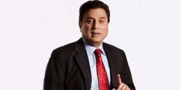 عدالت نے چیئرمین پی ٹی وی نعیم بخاری کو کام سے روک دیا۔