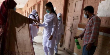ملک بھر میں بند تعلیمی ادارے کھل گئے۔
