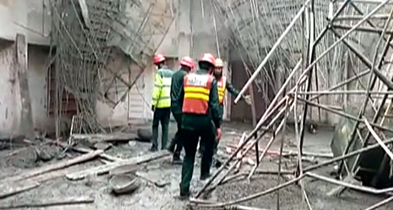 لاہور میں زیرِ تعمیر مسجد کاگنبد گرنے سے 3افراد جاں بحق