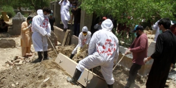 کورونا: پاکستان میں ہلاکت خیز دن، 8 ماہ بعد ایک روز میں سب سے زیادہ اموات