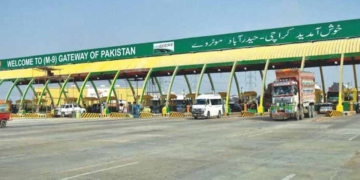 کراچی کی موٹرویز پر آج سے ڈرون کیمروں کے ذریعے چالان ہوں گے