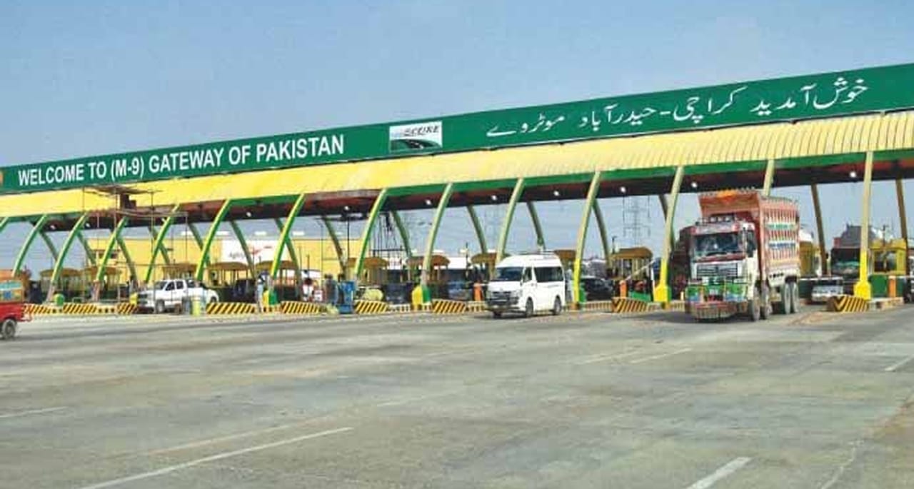 کراچی کی موٹرویز پر آج سے ڈرون کیمروں کے ذریعے چالان ہوں گے