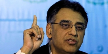 کورونا وائرس کی صورتحال بہتر نہ ہوئی تو مزید پابندیاں لگائیں گے، اسد عمر