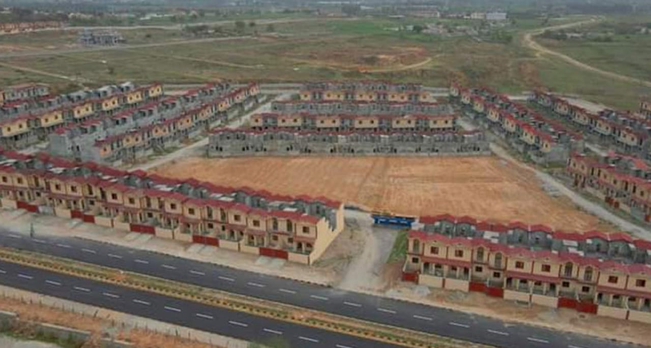 نیا پاکستان ہاؤسنگ اسکیم کے تحت محنت کش طبقےمیں گھروں اور فلیٹس کی تقسیم