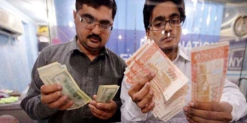 روپے کی قدر میں اضافہ، برطانوی پاؤنڈ 1.60 روپے گر گیا