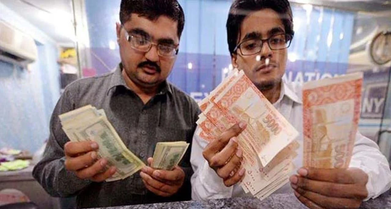 روپے کی قدر میں اضافہ، برطانوی پاؤنڈ 1.60 روپے گر گیا