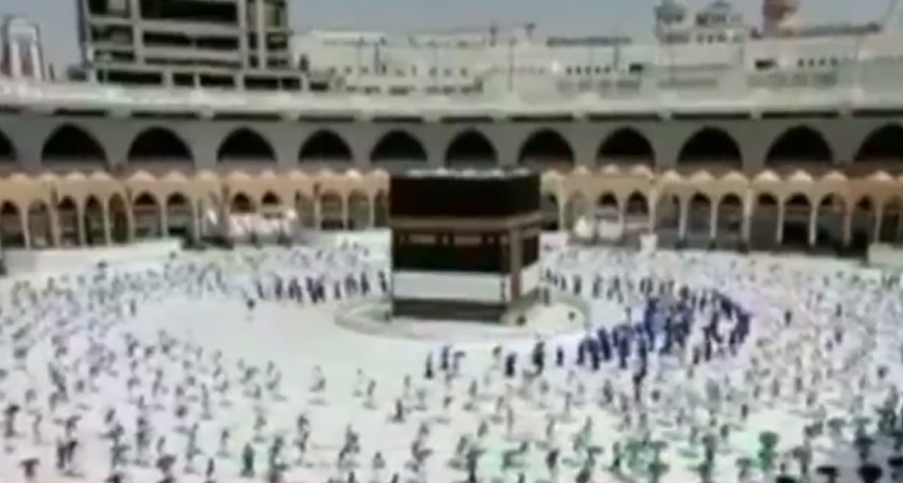 عمرہ کی ادائیگی کیلئے کورونا ویکسین لازمی لگوانا ہوگی، سعودی وزارت حج کا فیصلہ