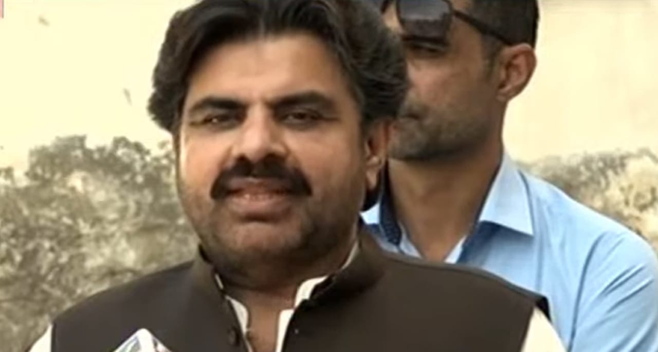 اتنی ویکسین دستیاب نہیں جتنے لوگ لگوانے آرہے ہیں: ناصر شاہ