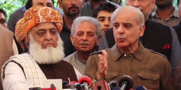 پی ڈی ایم کا کراچی میں جلسہ، اسلام آباد کی جانب مارچ کا اعلان