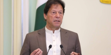 غلطیاں فوج اور عدلیہ سب سے ہوتی ہیں اس کا مطلب یہ نہیں کہ پیچھے پڑ جائیں، وزیراعظم