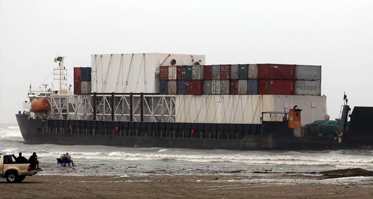 حکومت نے کراچی کے ساحل پر پھنسے بحری جہاز کو تحویل میں لے لیا