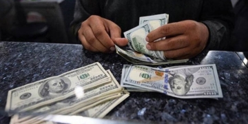 ڈالر کی قدر میں مزید 12 پیسے کا اضافہ