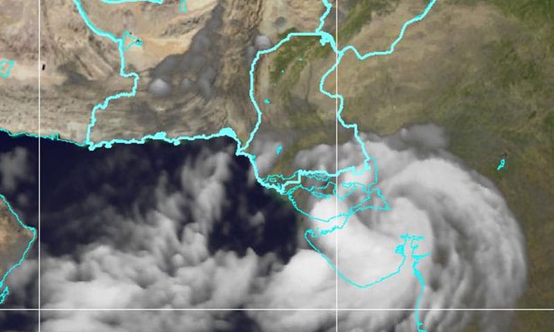 کراچی: سمندری طوفان سائیکلون میں تبدیل ہونے کا خدشہ