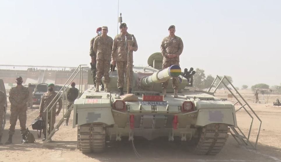 پاک فوج داخلی سالمیت و ملکی سلامتی کیلئے کسی بھی خطرے سے نمٹنے کیلئے تیار ہے، آرمی چیف