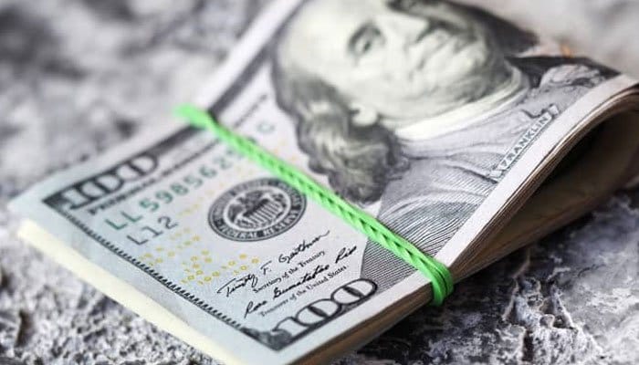 ڈالر کی اونچی اڑان کا سلسلہ جاری، 173 روپے کا ہو گیا