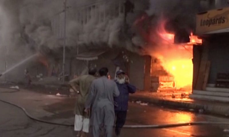 کوآپریٹیو مارکیٹ: آتشزدگی سے دکاندار کنگال، فٹ پاتھ پہ آگئے، کوئی پرسان حال نہیں