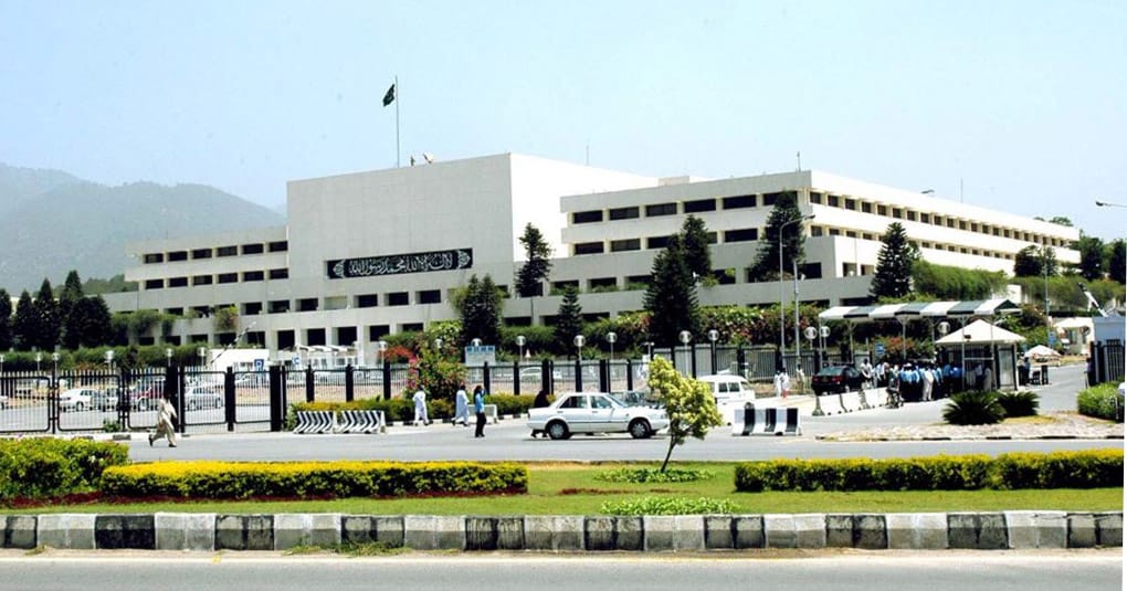 جنوری میں منی بجٹ پارلیمنٹ میں پیش کرنے کی تیاری، 350 ارب کے نئے ٹیکس لگیں گے