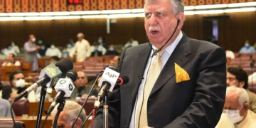 مِنی بجٹ پیش: ریسٹورنٹ کا کھانا، بیکری آئٹمز، موبائل فون، بچوں کا دودھ مہنگا ہوگا