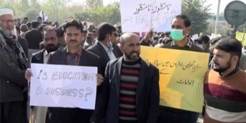 اسلام آباد: ڈی چوک میں احتجاجی اساتذہ اور پولیس آمنے سامنے