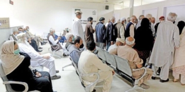 سندھ حکومت کا انوکھا فیصلہ، کورونا ویکسینیشن سینٹرز کے اوقات کار کم کر دیے