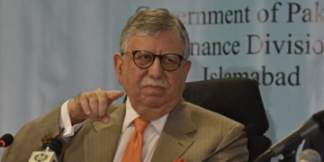 میرے ہوتے ہوئے سب کو ٹیکس دینا پڑے گا، وزیر خزانہ
