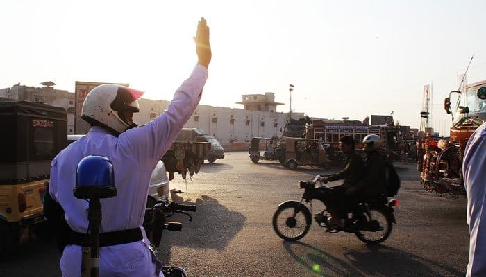 گاڑی مالکان خبردار، کراچی میں آج سے ٹیکس نادہندگان گاڑیوں کی پکڑ دھکڑ ہوگی