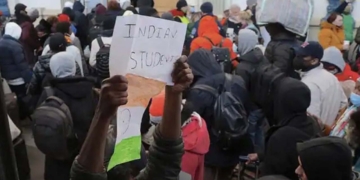 بھارتی عملہ غائب، یوکرین میں پھنسے بھارتی طلبہ کو پاکستان کی مدد ملی گئی