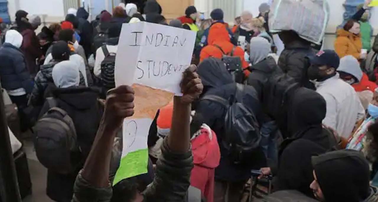 بھارتی عملہ غائب، یوکرین میں پھنسے بھارتی طلبہ کو پاکستان کی مدد ملی گئی