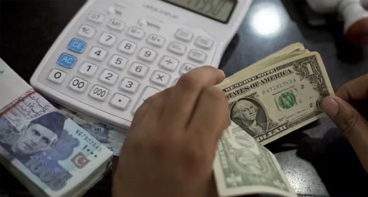 انٹر بینک میں ڈالر بلند ترین سطح پر پہنچ گیا