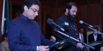 حمزہ شہباز نے وزارتِ اعلیٰ کا حلف اٹھا لیا
