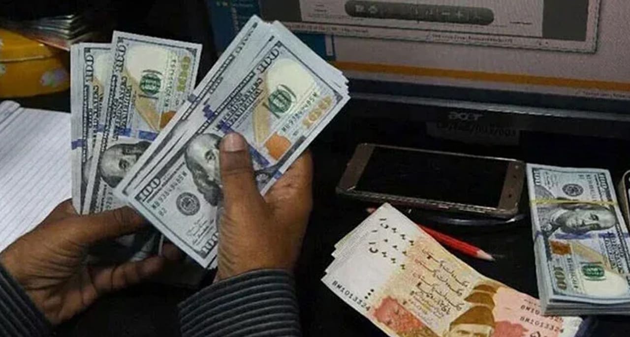 آئی ایم ایف سے معاہدہ، ڈالر سستا ہونے لگا