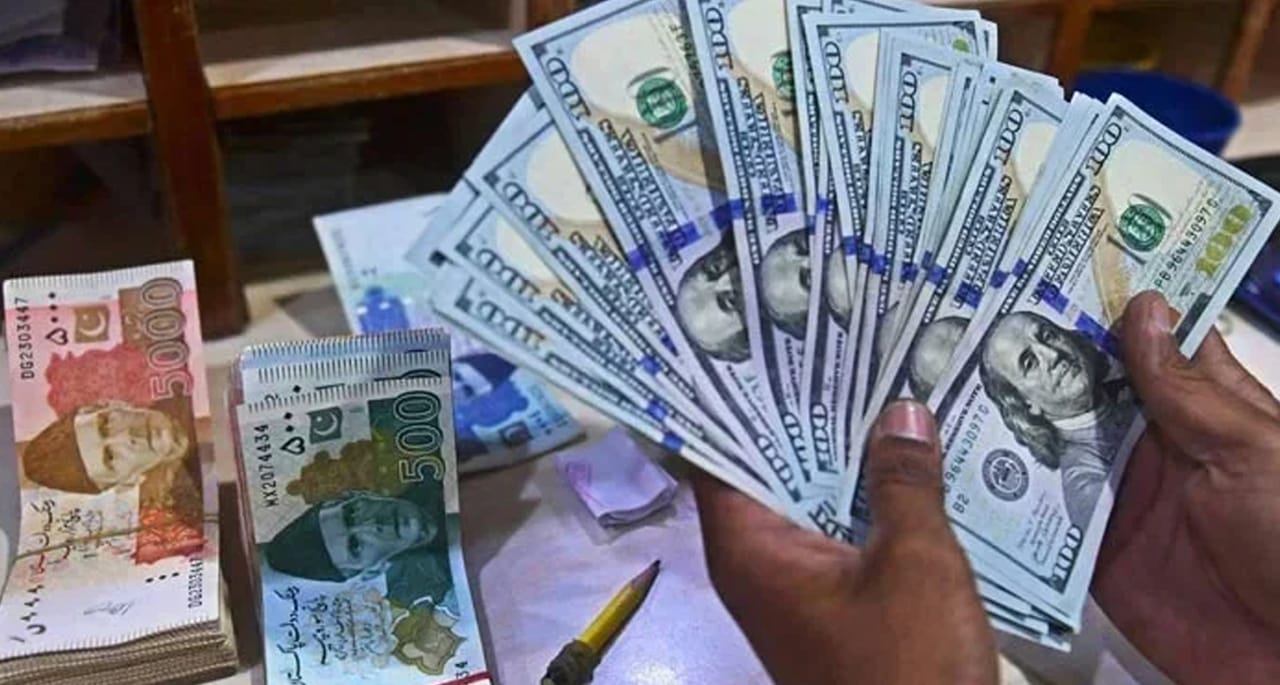 انٹر بینک میں ڈالر 230 روپے کا ہو گیا