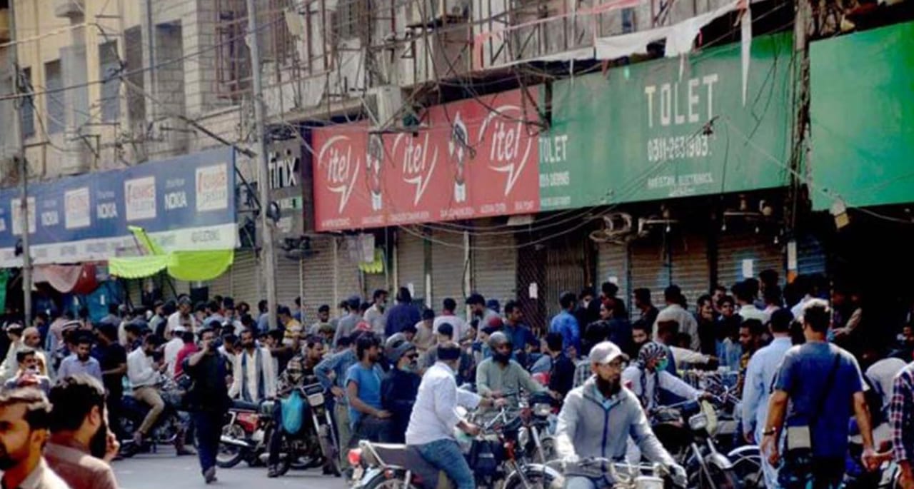 نجی موبائل کمپنی کے خلاف عوام سراپا احتجاج، صدر مارکیٹ میں ہنگامہ آرائی