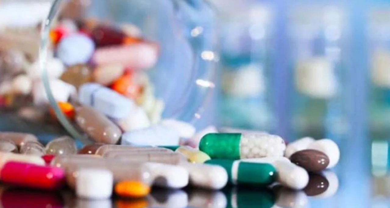 پنجاب کورونا کیسز میں اضافہ، ادویات کی قلت