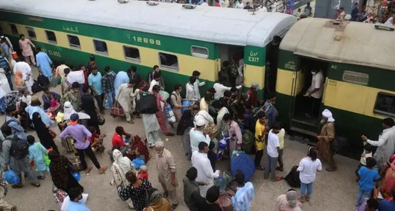 کراچی سے چلنے والی کچھ ٹرینیں تاخیر کا شکار