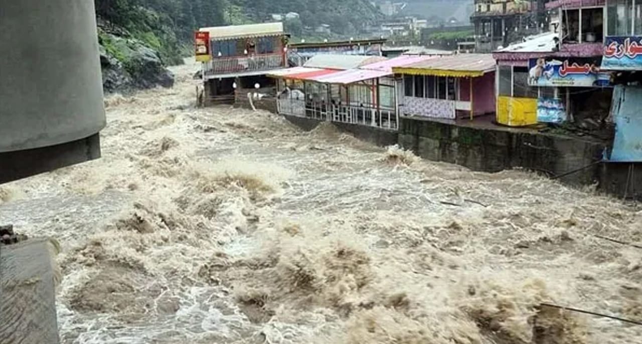 دریائے سوات میں اونچے درجے کا سیلاب، درجنوں مکان بہہ گئے