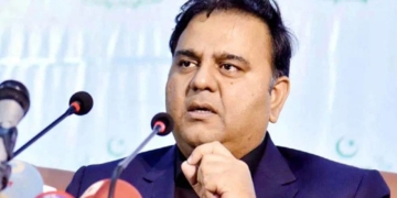 عمران خان کی سلامتی غیر معمولی خطرات کی زد میں ہے فواد چوہدری
