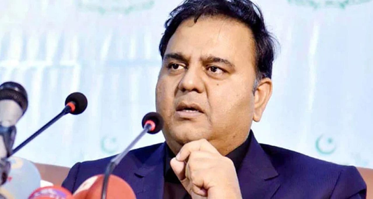 عمران خان کی سلامتی غیر معمولی خطرات کی زد میں ہے فواد چوہدری