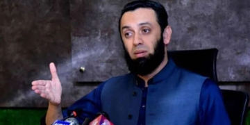 مریم اورنگزیب سے بدتمیزی کرنیوالوں کا پاکستانی پاسپورٹ کینسل کریں گے: عطا تارڑ