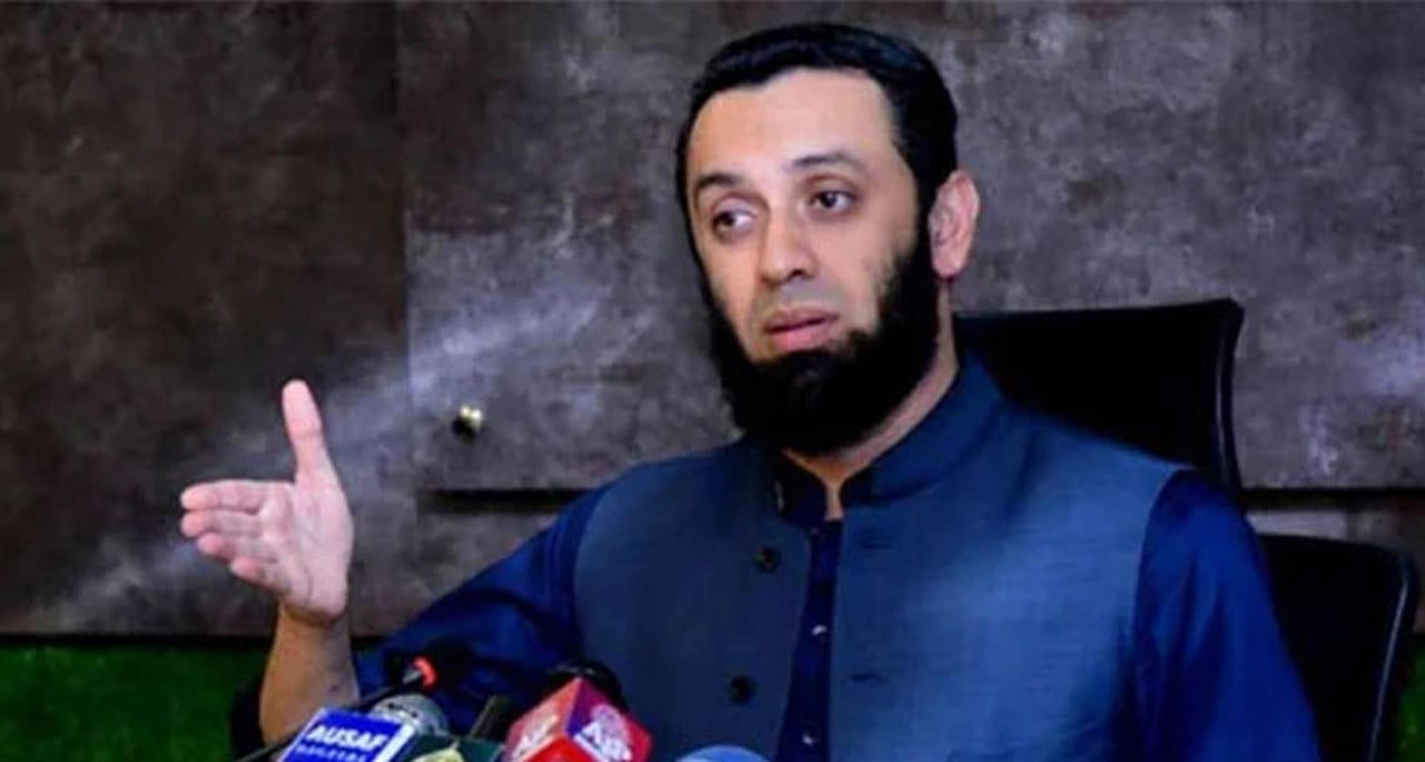 مریم اورنگزیب سے بدتمیزی کرنیوالوں کا پاکستانی پاسپورٹ کینسل کریں گے: عطا تارڑ