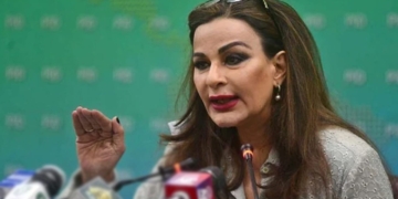 عمران خان نے پارٹی چلانے کی ذمے داری دوسروں پر ڈال دی شیری رحمٰن