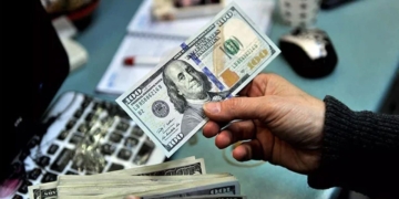 ڈالر کا زوال، پاکستان پر قرضوں میں کمی