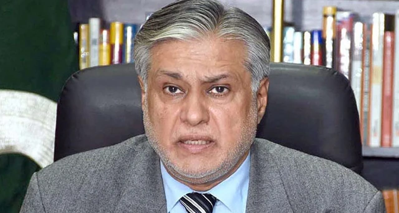 ورلڈبینک اور آئی ایم ایف سے مذاکرات وزیرِ خزانہ اسحاق ڈار امریکا روانہ