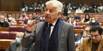 سب سے غلطیاں ہوئیں، اداروں کو ریاست کو درپیش خطرے سے فوری نمٹنا چاہیے وزیر دفاع