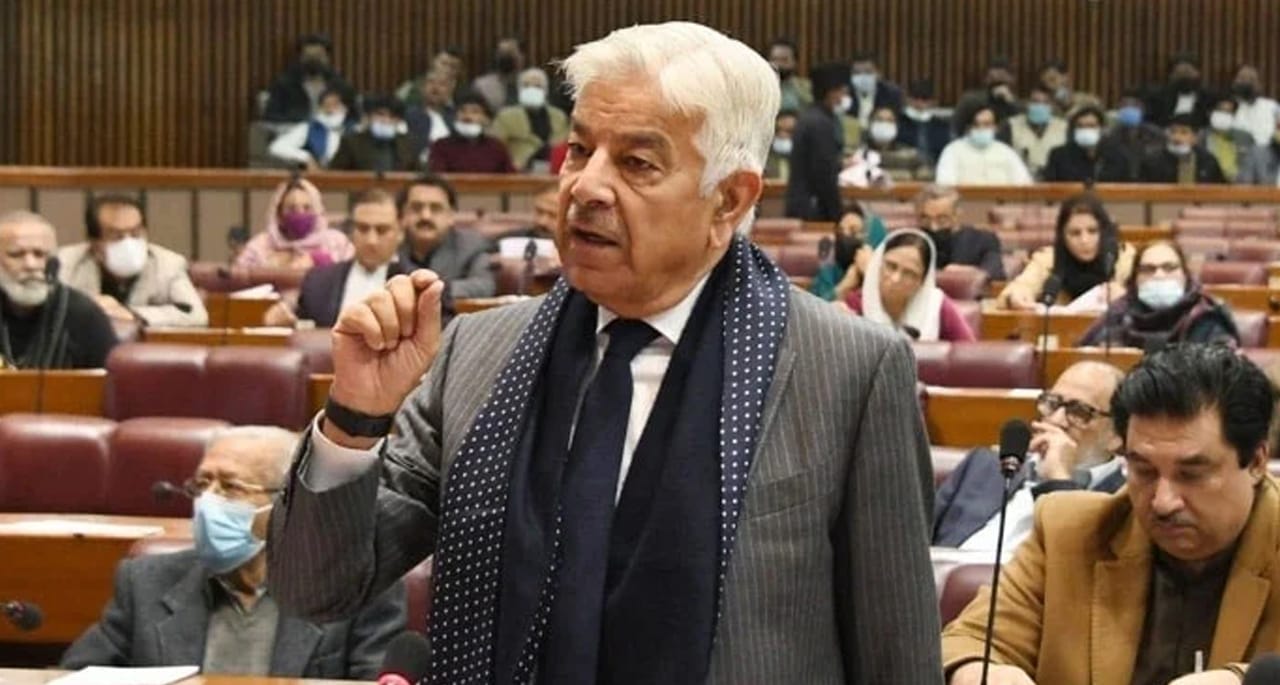 سب سے غلطیاں ہوئیں، اداروں کو ریاست کو درپیش خطرے سے فوری نمٹنا چاہیے وزیر دفاع